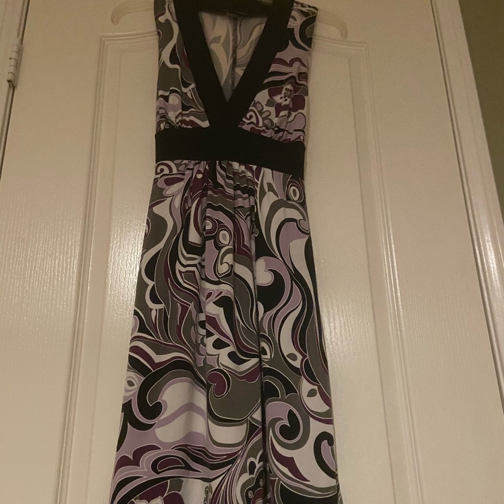 Purple black paisley vneck dress